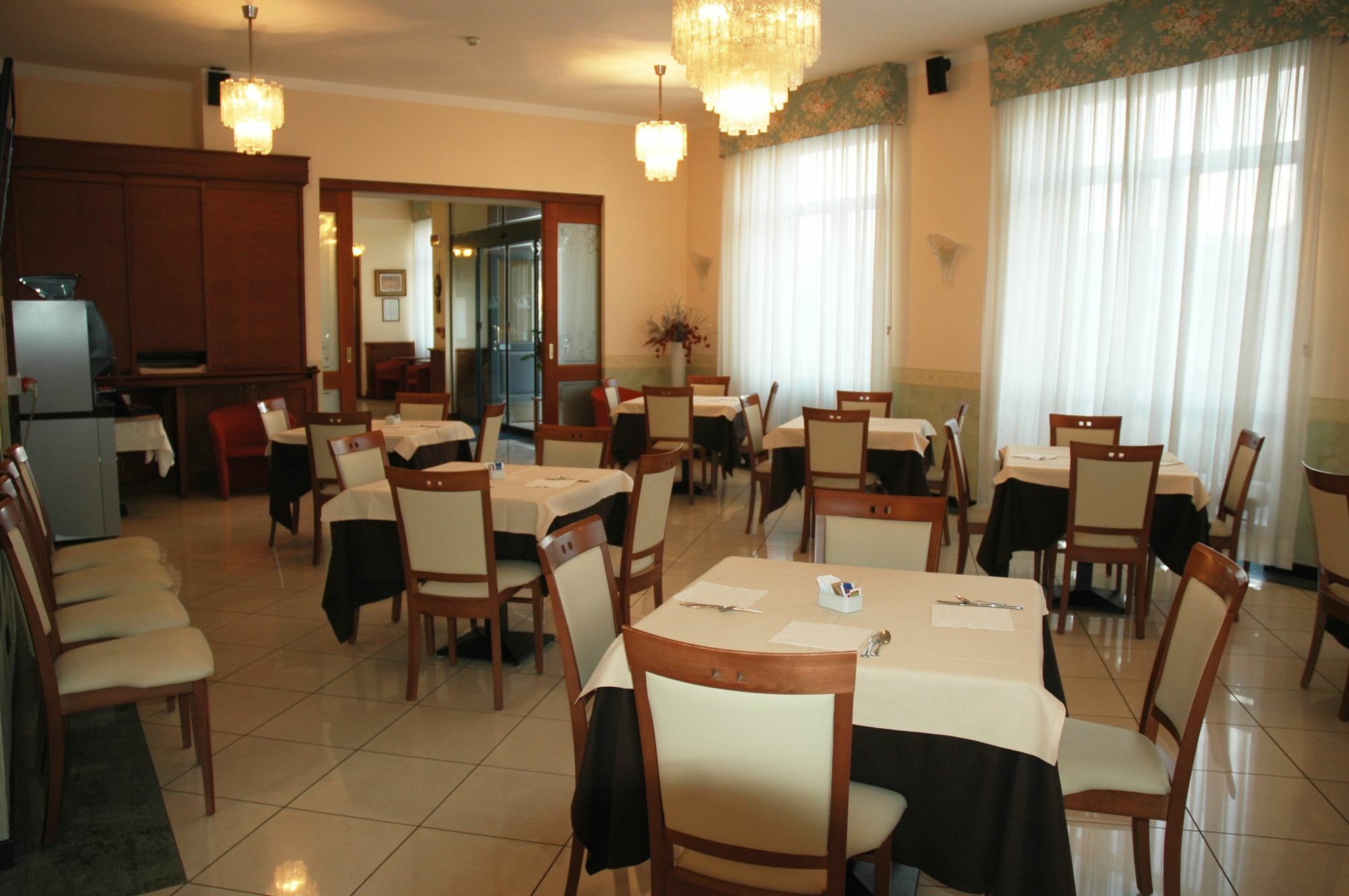 Hotel Promessi Sposi มัลกราเต ภายนอก รูปภาพ